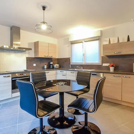 3 Bedroom Gorgeous In Cherbourg-en-Cotentin