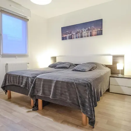 3 Bedroom Gorgeous In Vakantiehuis Cherbourg-en-Cotentin