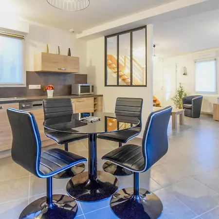 Vakantiehuis 3 Bedroom Gorgeous In *
