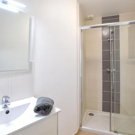 3 Bedroom Gorgeous In Vakantiehuis Cherbourg-en-Cotentin